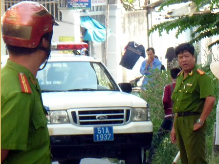 Khống chế đối tượng vung mã tấu chém công an ảnh 2